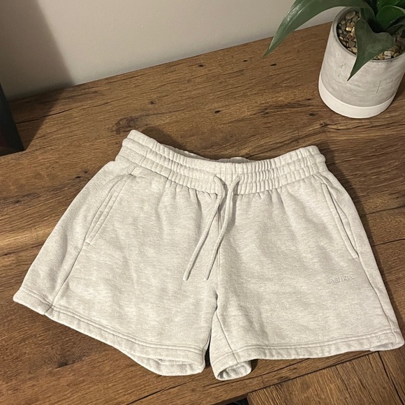Aritzia Pants - ARITZIA Boyfriend Fit Sweatfleece Cozy Fleece Women’s Grey Lounge Casual Shorts